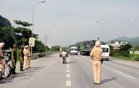 Tăng cường lực lượng cảnh sát khác đảm bảo ATGT: Hiệu quả trên tuyến Quốc lộ 1A 