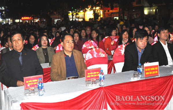 Biểu diễn nghệ thuật chào mừng 16 năm ngày thành lập thành phố Lạng Sơn