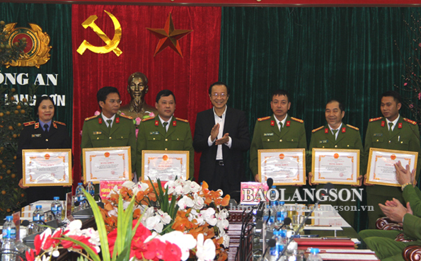 Lạng Sơn: Thưởng nóng cho lực lượng phá thành công 2 chuyên án về buôn bán, vận chuyển ma túy