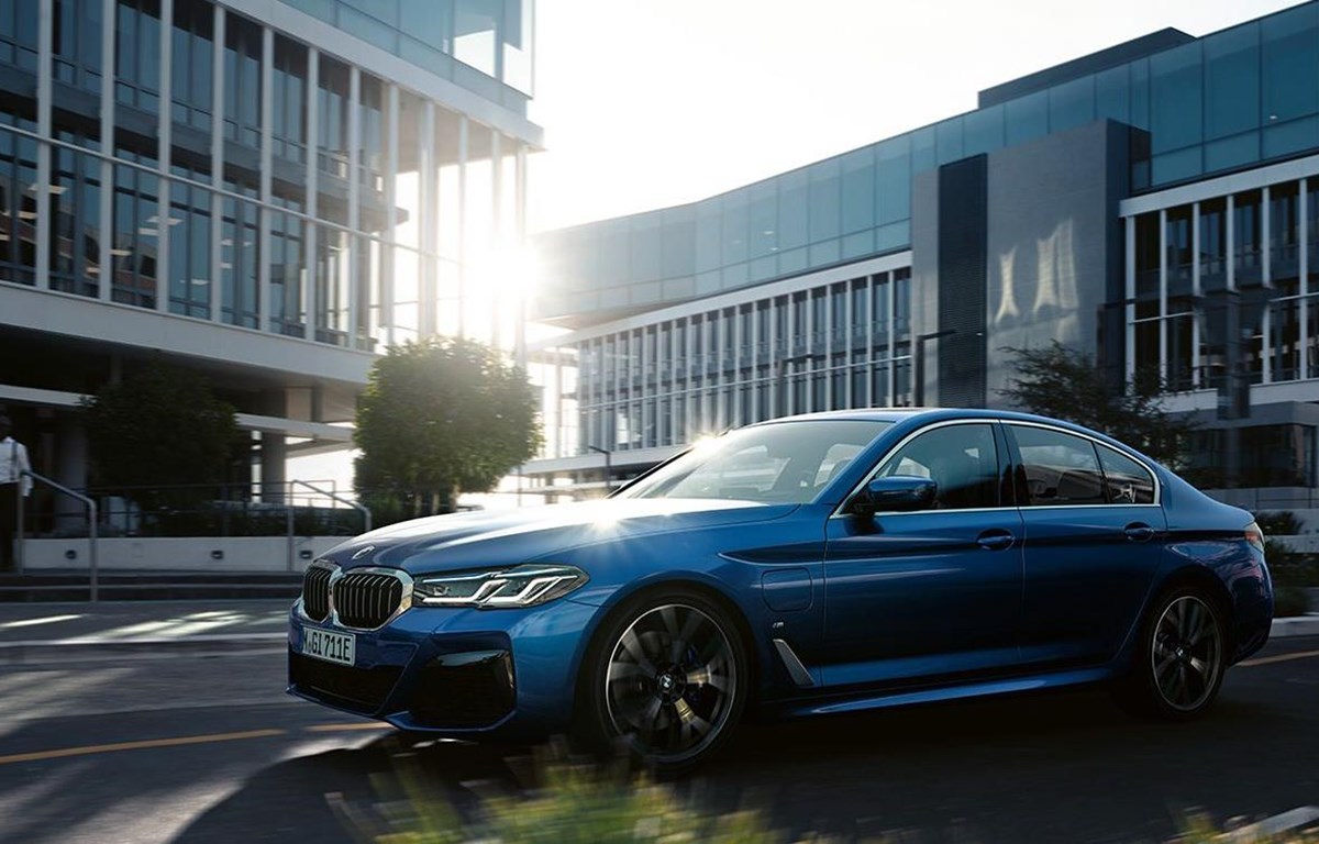 BMW 5 Series mới chính thức ra mắt tại Việt Nam: Thay đổi để dẫn đầu