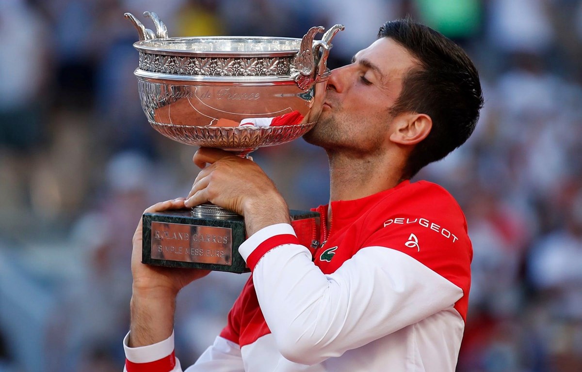 Djokovic lên ngôi Roland Garros sau màn ngược dòng ngoạn mục