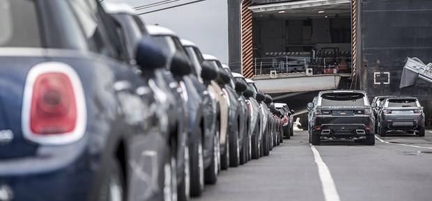 SMMT: Doanh số ôtô của Anh giảm mạnh trong tháng 10 do thiếu hụt chip