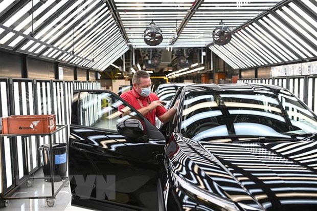 Khủng hoảng chip điện tử khiến doanh số bán ôtô châu Âu giảm kỷ lục
