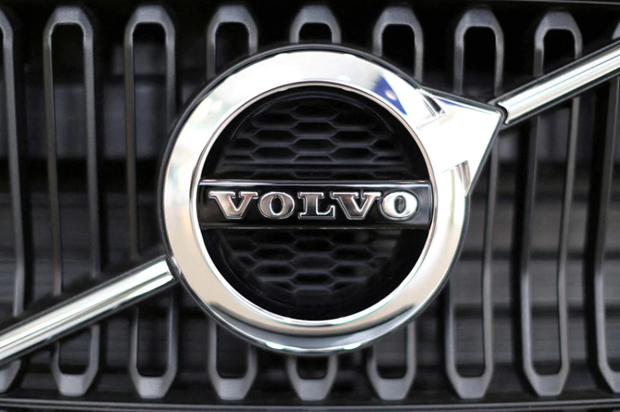 Doanh số giảm, Volvo và Mercedes vẫn thu lãi nhờ giá bán tăng