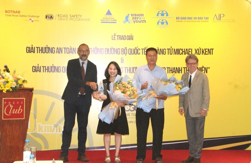 Việt Nam nhận 2 giải thưởng quốc tế về an toàn giao thông