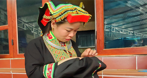 Người Dao Tân Tri giữ gìn nghề thêu truyền thống