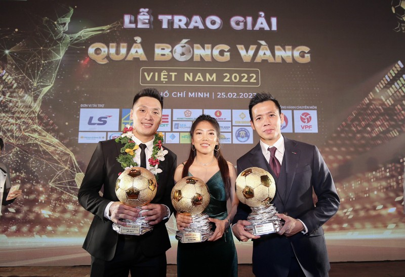 Văn Quyết và Huỳnh Như đoạt Quả bóng Vàng Việt Nam 2022