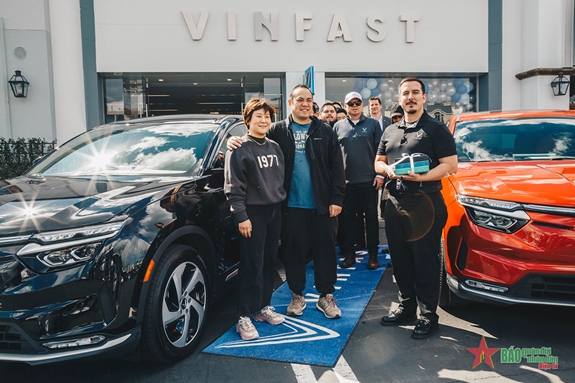 VinFast chính thức bàn giao xe cho khách hàng Mỹ