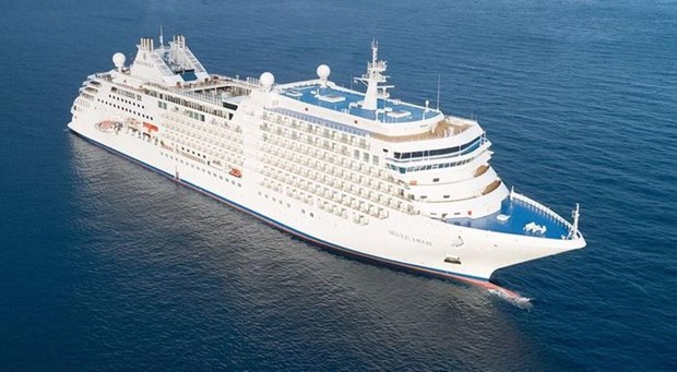 Tàu Silver Muse đưa 333 du khách quốc tế đến Nha Trang tham quan