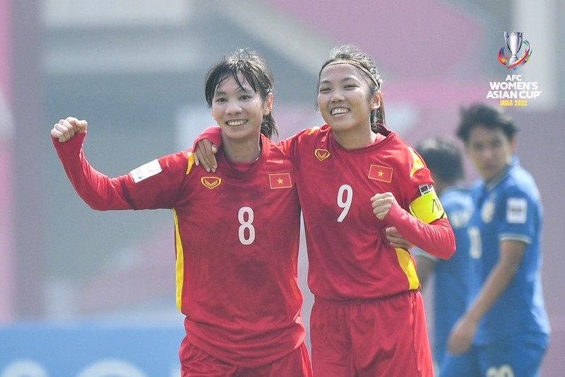 Huỳnh Như cùng đội tuyển nữ tham dự vòng loại Olympic