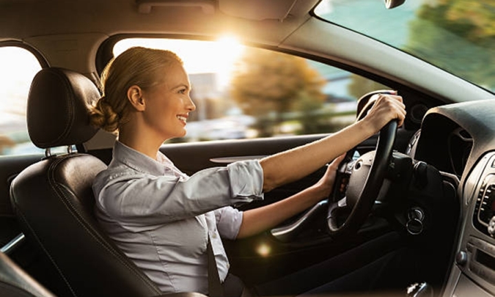 Những lỗi phụ nữ thường mắc khi lái ô tô dễ gây tai nạn