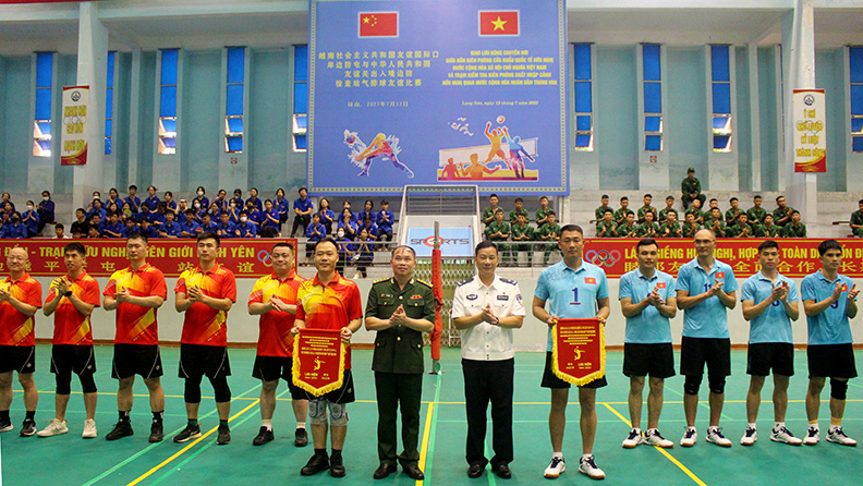 Giao hữu thể thao giữa lực lượng biên phòng Việt Nam - Trung Quốc