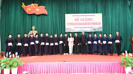 Bế giảng lớp truyền dạy hát Quan Lang dân tộc Tày huyện Bắc Sơn