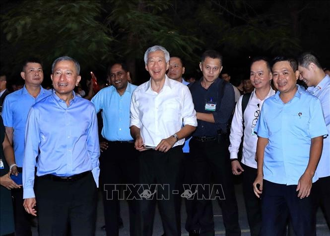 Thủ tướng Singapore thưởng thức ẩm thực, đi dạo tại khu vực Hồ Hoàn Kiếm