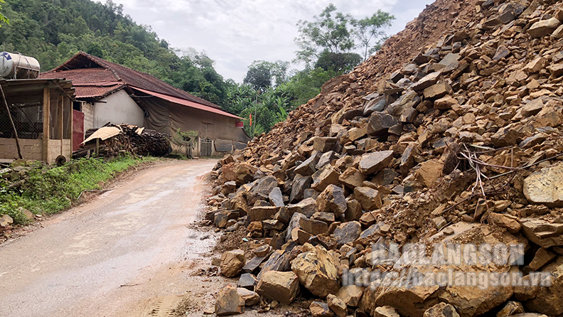 Cần sớm khắc phục điểm sạt lở trên tuyến đường huyện 62 đoạn xã Quang Trung, huyện Bình Gia