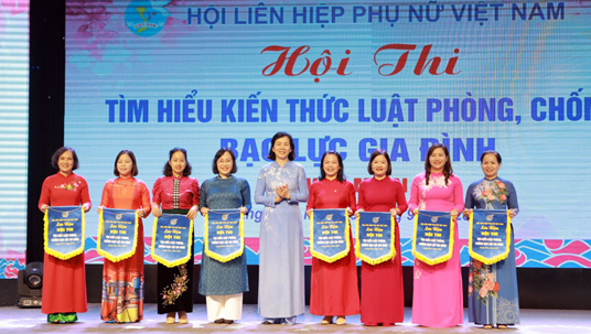 Đội thi của tỉnh Lạng Sơn giành giải nhất Hội thi “Tìm hiểu kiến thức Luật Phòng, chống bạo lực gia đình” khu vực miền Bắc