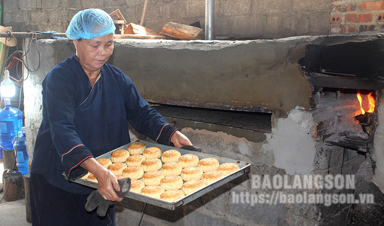 Ngọt ngào hương vị bánh nướng lò củi truyền thống Tràng Định