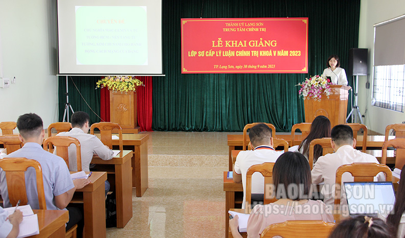 Thành phố Lạng Sơn: Khai giảng lớp sơ cấp lý luận chính trị năm 2023