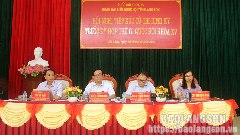 Đoàn đại biểu Quốc hội tỉnh tiếp xúc cử tri tại huyện Văn Lãng