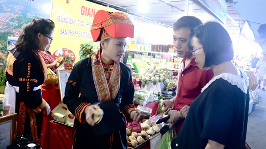 30 gian hàng trưng bày sản phẩm tại Ngày hội Văn hóa các Dân tộc thành phố Lạng Sơn năm 2023