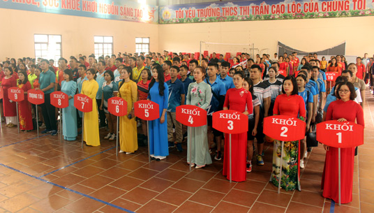 Trên 300 vận động viên tham gia giải bóng chuyền hơi tại huyện Cao Lộc