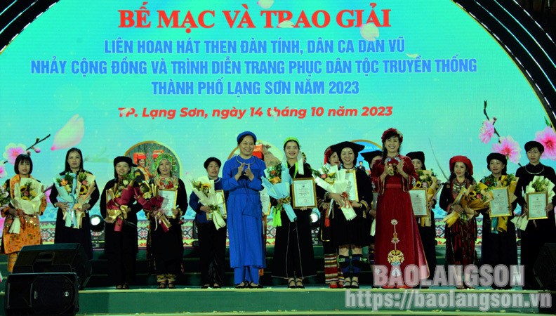 Đặc sắc Liên hoan các câu lạc bộ văn hóa văn nghệ và trình diễn trang phục dân tộc truyền thống thành phố Lạng Sơn