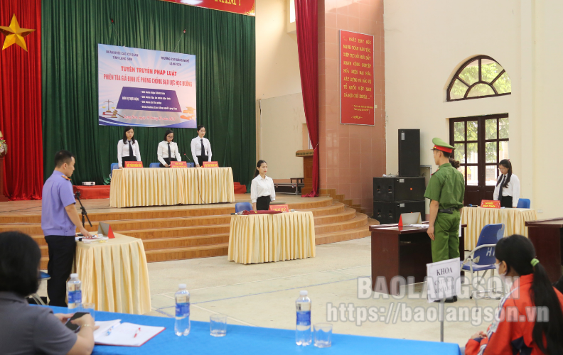 Trường Cao đẳng nghề Lạng Sơn: Hơn 300 học sinh, sinh viên dự phiên tòa giả định tuyên truyền phòng, chống bạo lực học đường