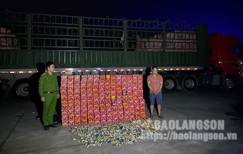Lạng Sơn: Một ngày phát hiện 2 vụ vận chuyển pháo nổ, thu giữ gần 9 tạ pháo