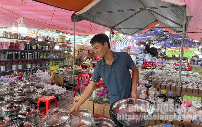 Hơn 70 gian hàng được trưng bày tại Hội chợ tiêu dùng huyện Cao Lộc 2023