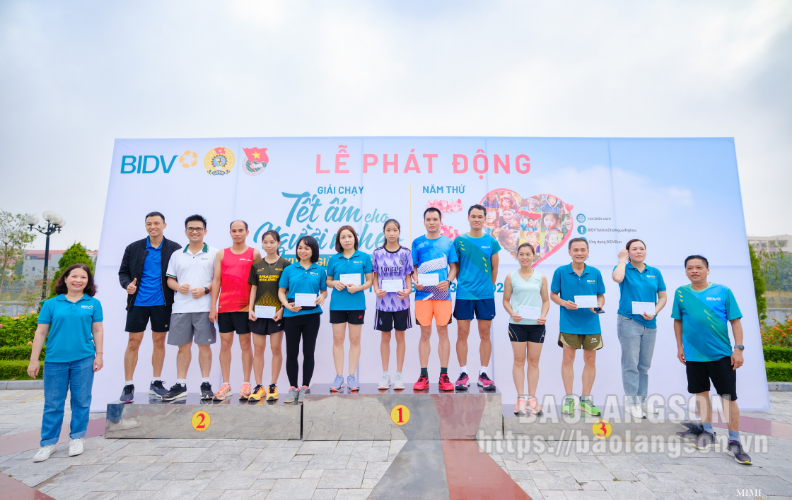 Hơn 250 vận động viên tham gia giải chạy “Tết ấm cho người nghèo xuân Giáp Thìn 2024”
