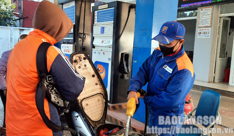 Giá xăng, dầu tiếp tục đồng loạt giảm