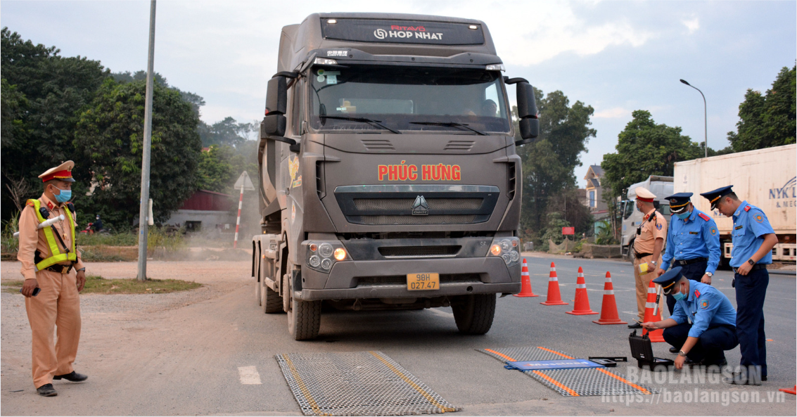 Siết chặt kiểm soát tải trọng xe, bảo vệ kết cấu hạ tầng giao thông