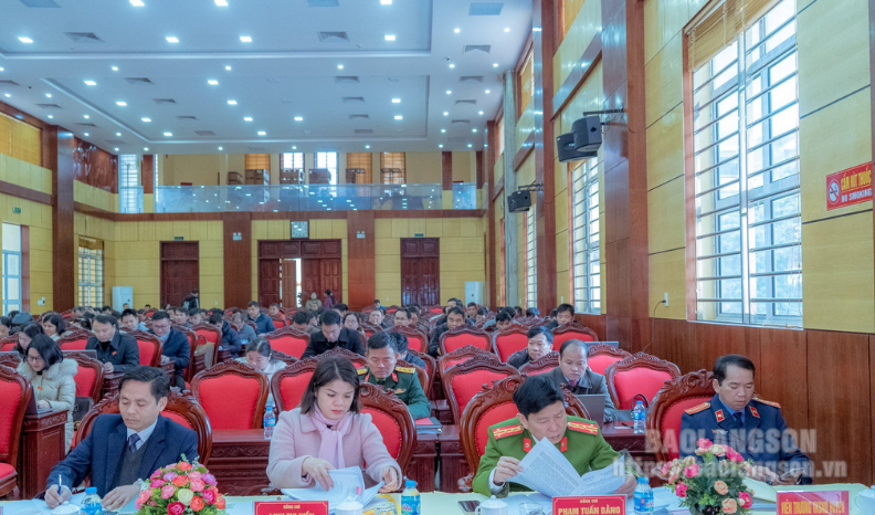 Kỳ họp thứ 12 HĐND huyện Văn Lãng: Thông qua 8 nghị quyết quan trọng