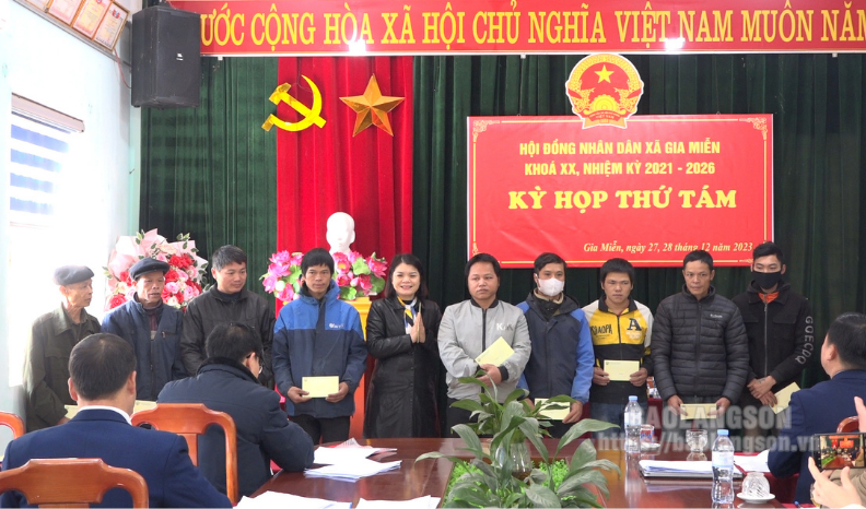 Tổ đại biểu số 6 HĐND tỉnh tiếp xúc cử tri tại huyện Văn Lãng