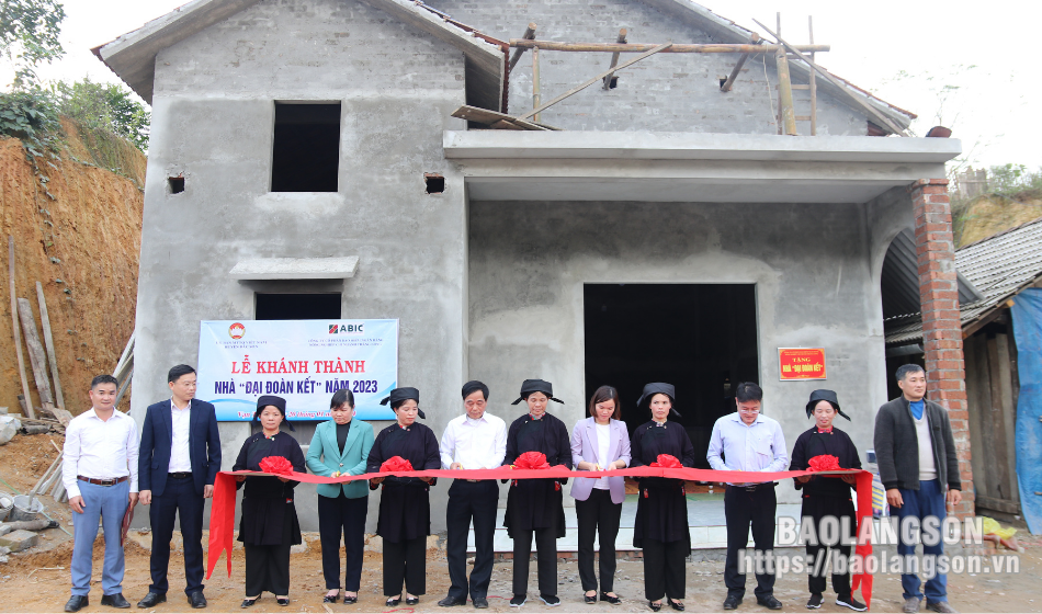 Khánh thành nhà đại đoàn kết cho 2 hộ nghèo tại Bắc Sơn