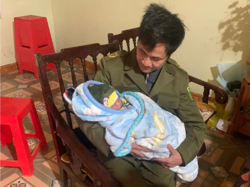 Chi Lăng: Phát hiện bé trai sơ sinh bị bỏ rơi tại Chùa Kim Sơn