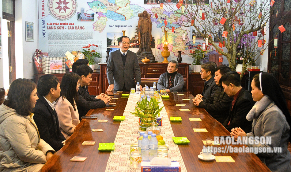 Đoàn công tác của tỉnh thăm, tặng quà Tòa Giám mục Giáo phận Lạng Sơn – Cao Bằng nhân dịp Tết Nguyên Đán 2024