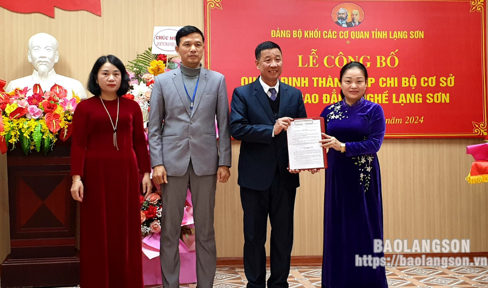 Công bố Quyết định thành lập Chi bộ cơ sở Trường Cao đẳng Nghề Lạng Sơn
