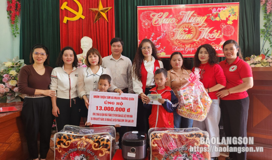 Hỗ trợ 13 triệu đồng cho hai anh em ruột mắc bệnh máu trắng tại huyện Tràng Định