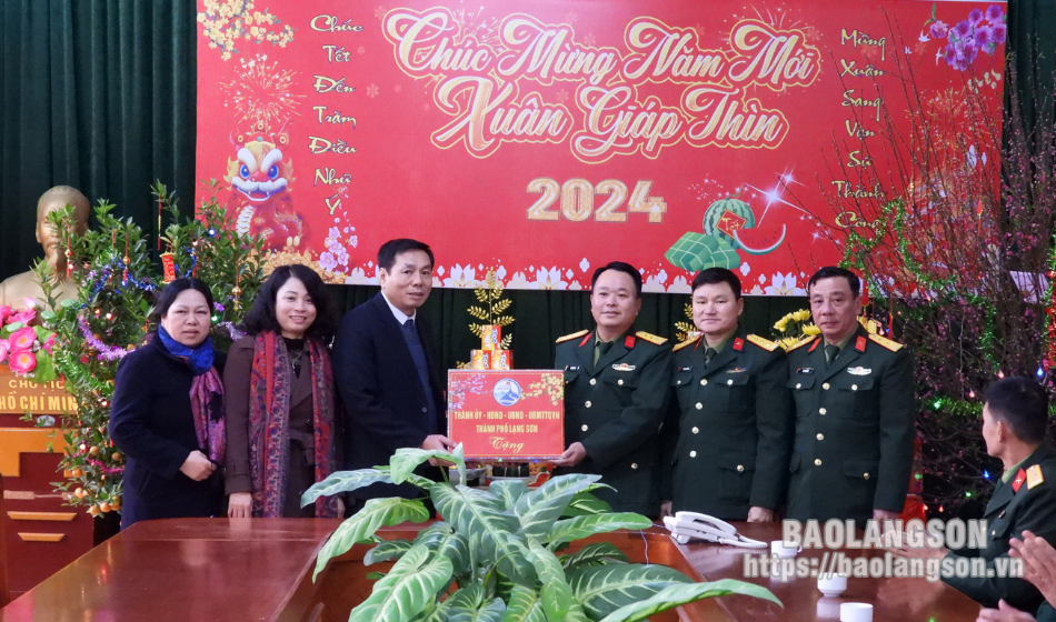 Đoàn công tác của thành phố Lạng Sơn thăm, chúc tết các đơn vị trên địa bàn thành phố
