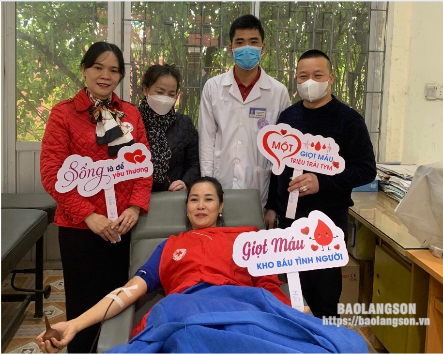 Hữu Lũng: 3 tình nguyện viên hiến máu cấp cứu cho bệnh nhân vượt qua cơn nguy kịch
