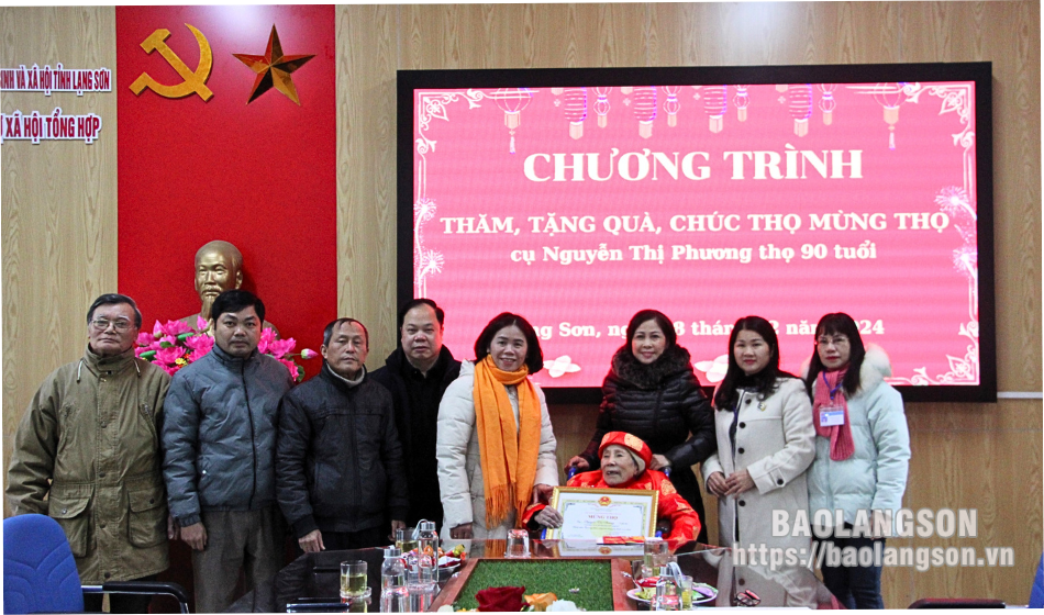 Chúc thọ, mừng thọ người cao tuổi trên địa bàn huyện Cao Lộc và thành phố Lạng Sơn