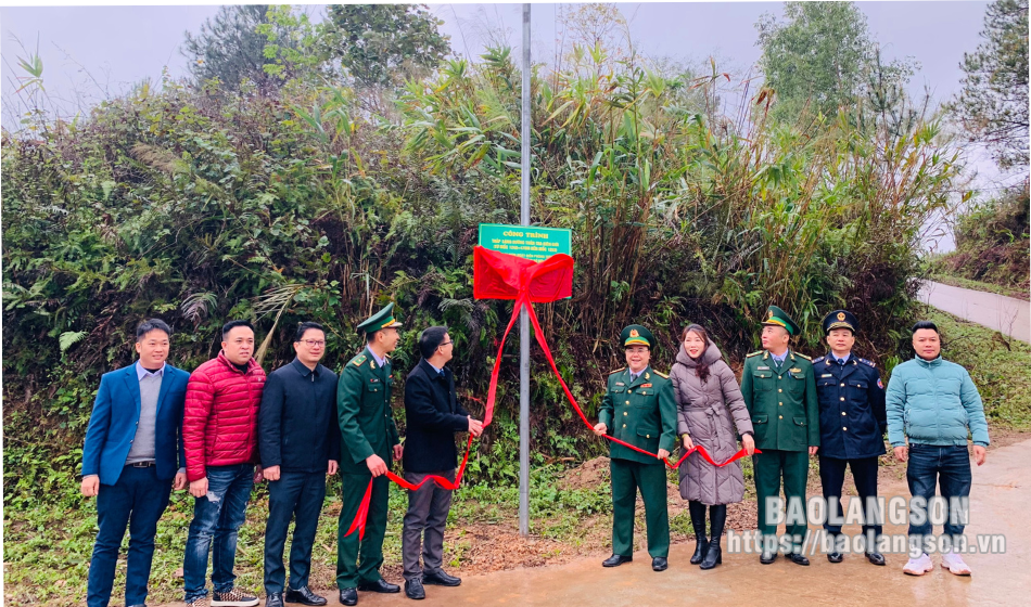 Khánh thành công trình “Thắp sáng đường tuần tra biên giới”